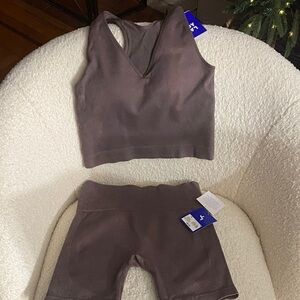 Women's Seamless Sports Bra and Shorts Set - brown